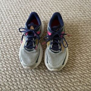 Saucony Gray and Pink Women's Sneakers